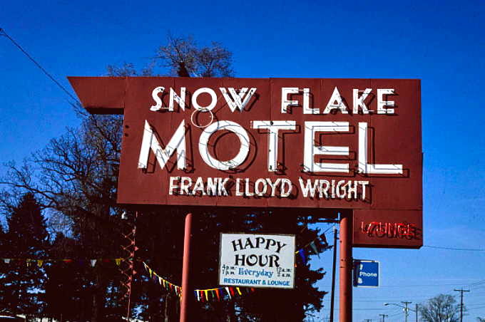 Snow Flake Motel - John Margolies Shot (newer photo)
